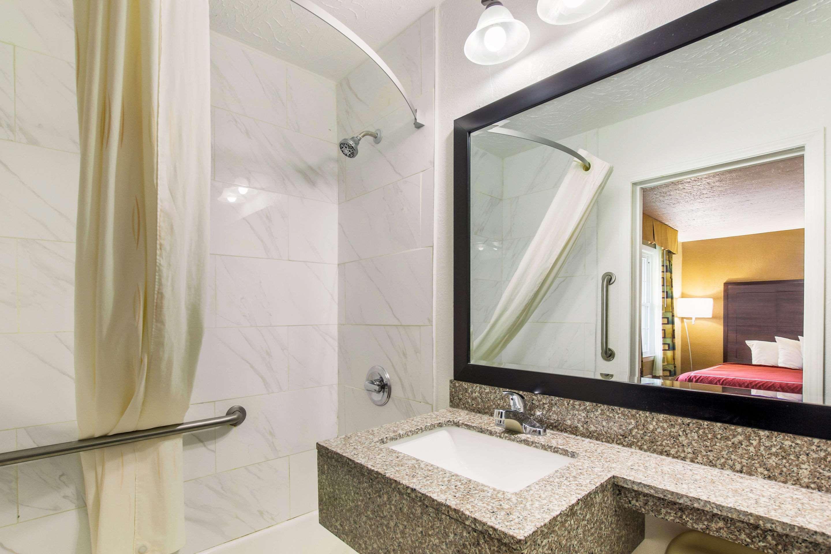 Rodeway Hotel 2*