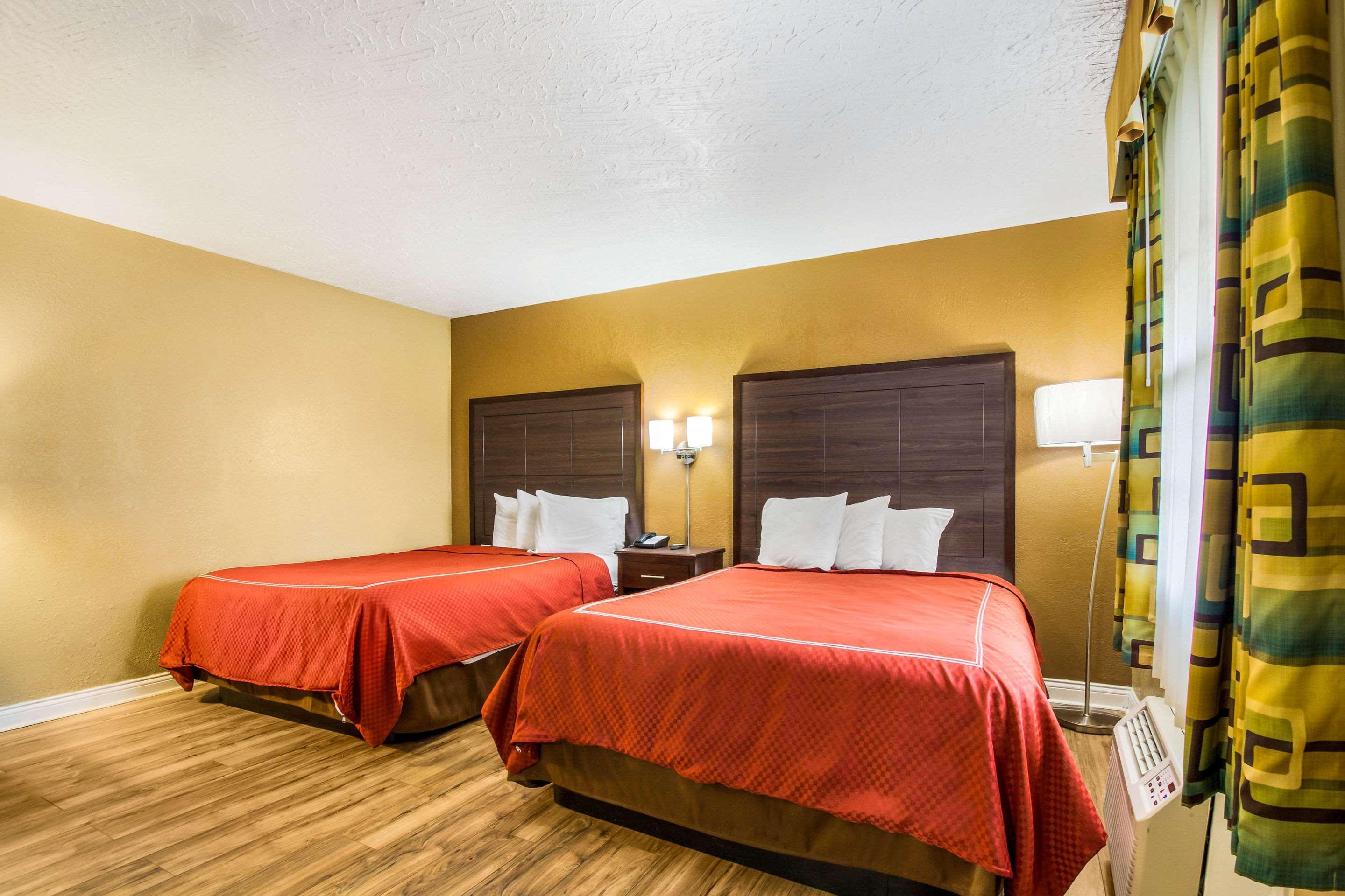 Rodeway Hotel 2*