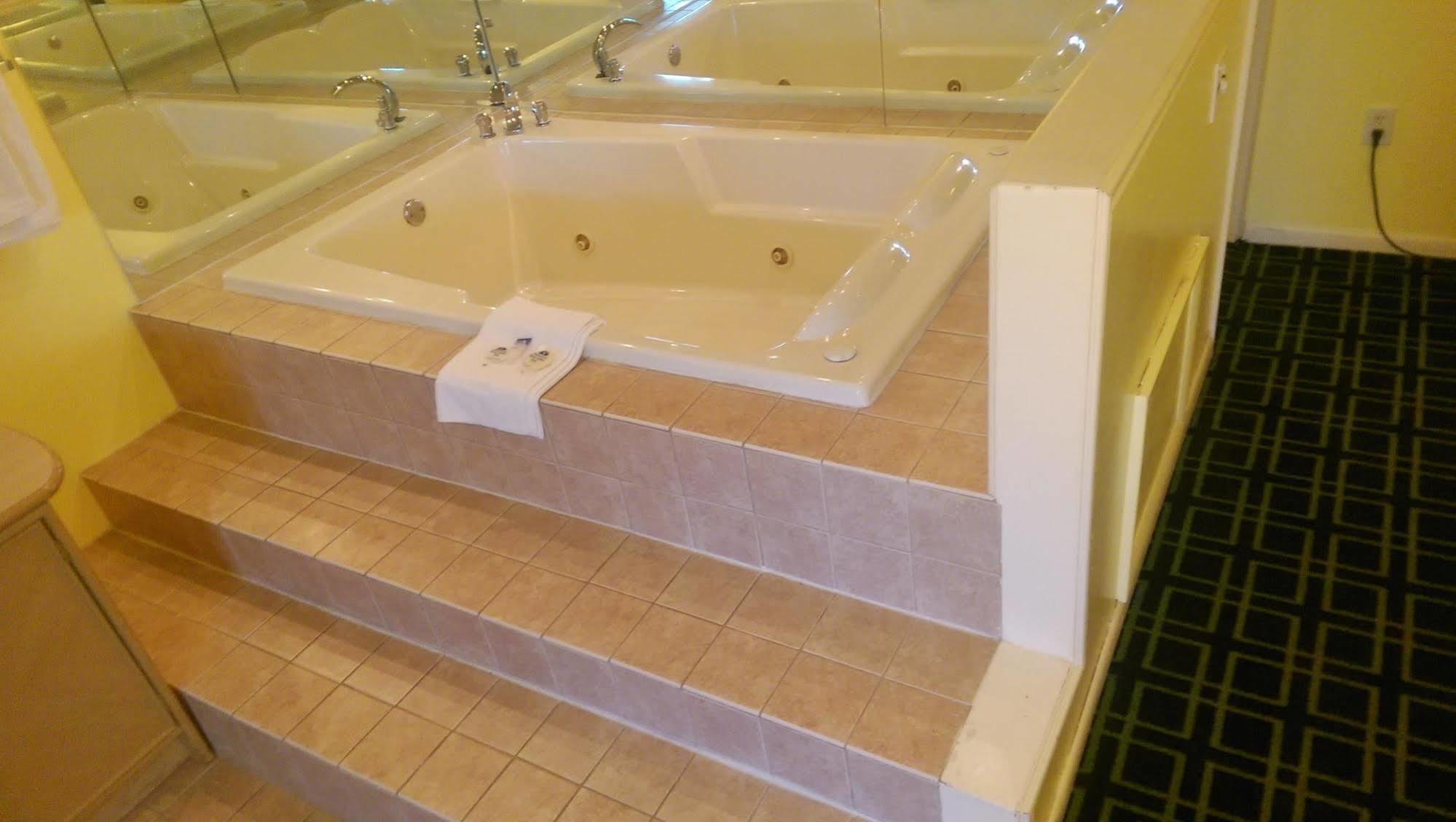 Rodeway Hotel 2*